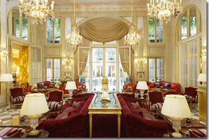 Image 2 : Hôtel De Crillon Paris - A wealth of services and facilities is designed to meet guests' every need while staying at the Hôtel de Crillon.