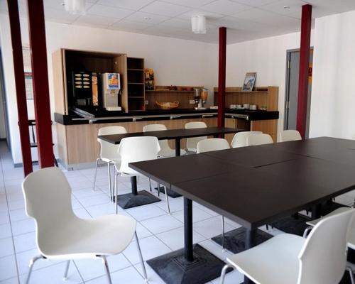 Hôtel balladins Chelles from 67 € | 2 Rue De L'ormeteau 77500